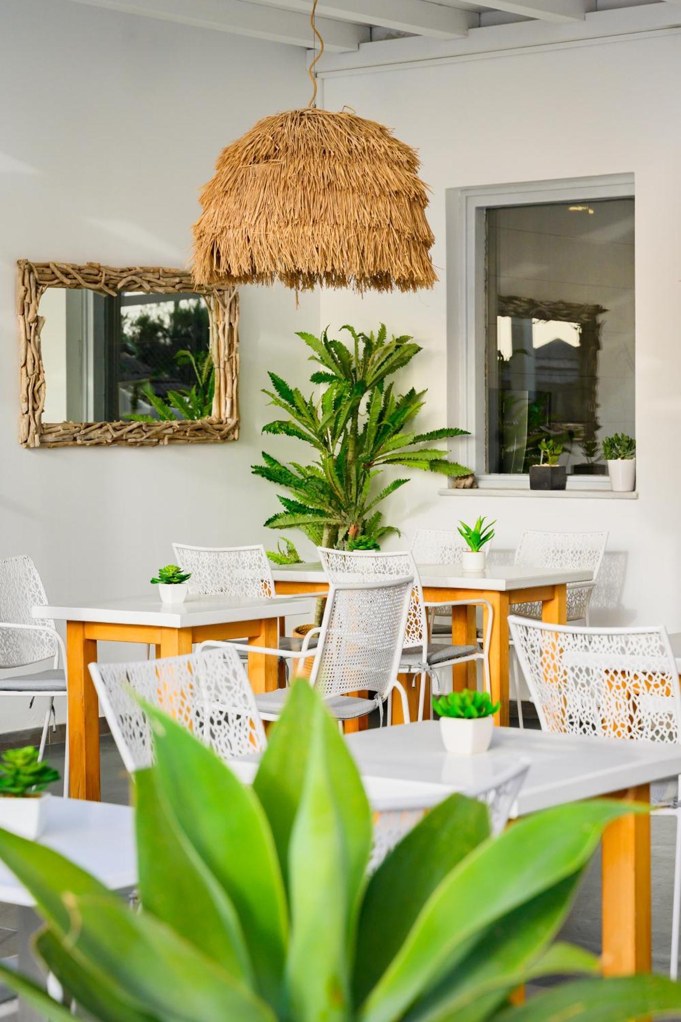 Hotel Impressive One Ormos Athinios Exterior foto